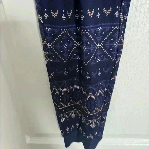 NWOT Reutmans gifable pyjamas. Fits snug. Better for  a medium size - Picture 3 of 6